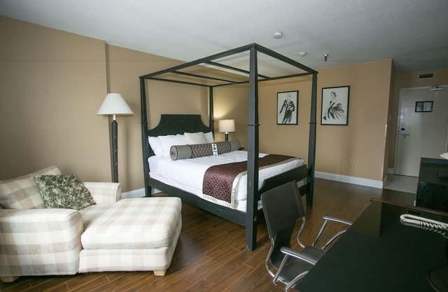 1 Queen Bed – Room 6 - Hearthstone Inn Boutique Hotel Halifax – Dartmouth