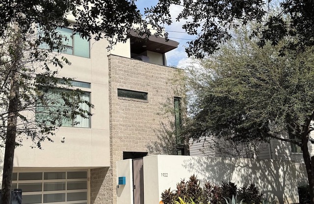 Modern River Oaks Luxury Home w/Pool, Gym & Designer Interiors – Near NRG