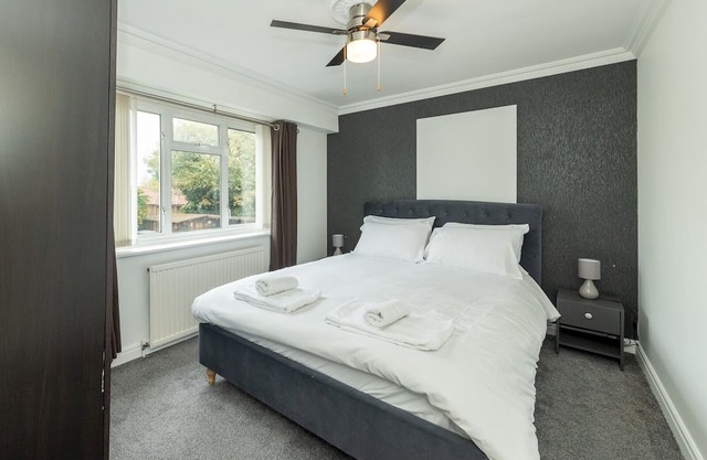 Pass the Keys | Bright House with Smart TV & Home Comforts