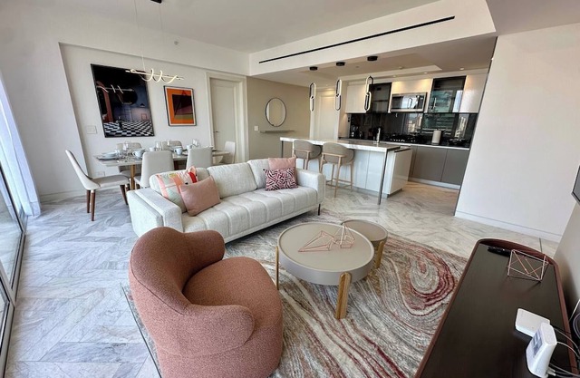 Luxury apt in Panama City 2 Rooms 3 Baths & office