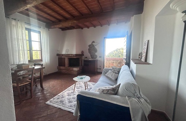 Apartment 'Villa Tiberini 5' with Lake View, Shared Pool and Wi-Fi