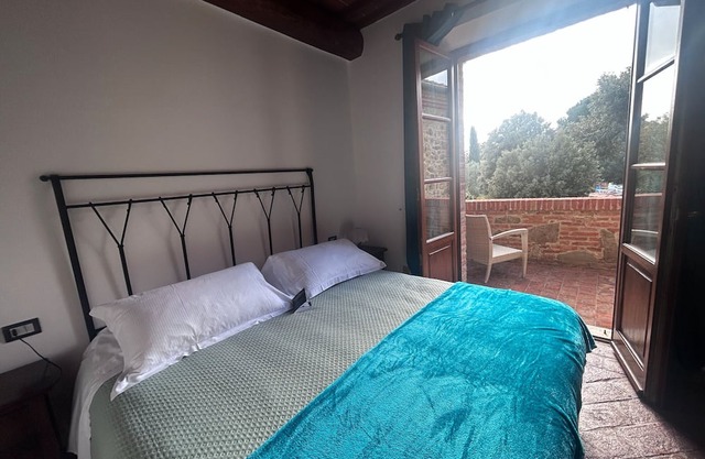 Apartment 'Villa Tiberini 3' with Lake View, Shared Pool, and Wi-Fi