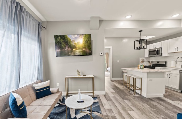 The Chic Haven 2-bedroom apartment in peaceful Philadelphia with AC near Zoo