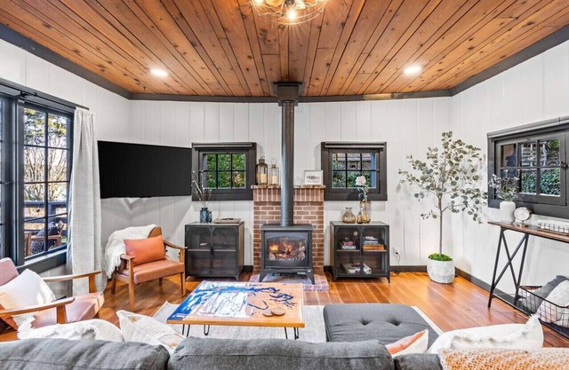 BayView Cottage - Romantic Getaway w/Beach Access