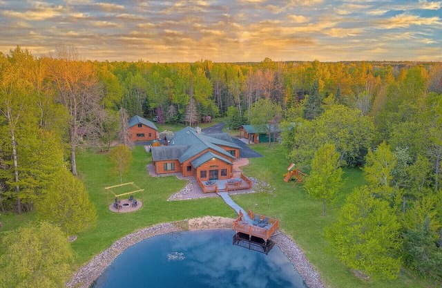 Big Somo Lodge | 430 Acres Pond Sauna Trails
