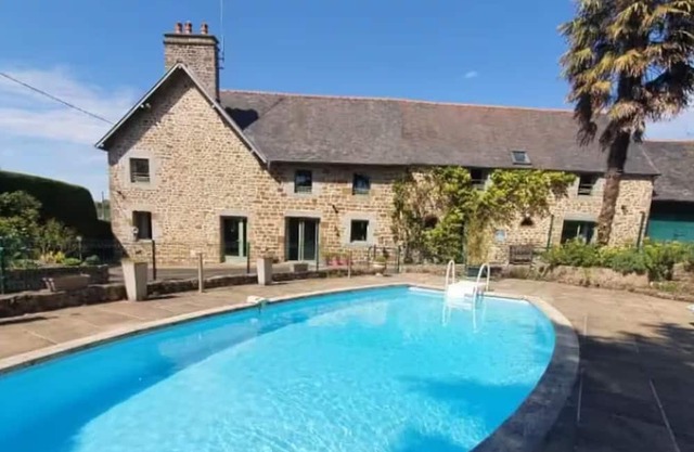 Au Mont De La Quintine #Pool and Jacuzzi