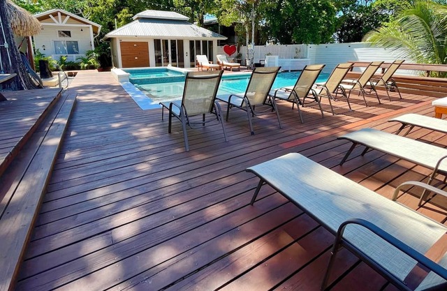 Large private property 2 mins to the Beach