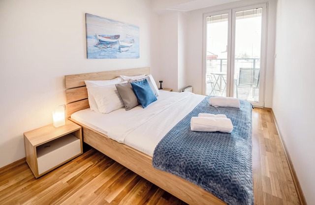 Private Apartment Near Lake & Old Town Fast WiFi