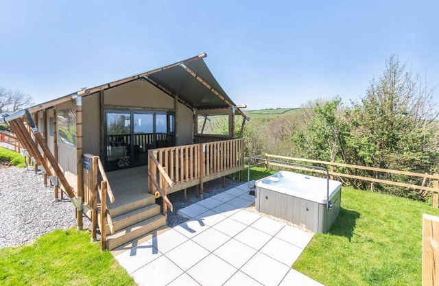 Sea View 2 Bed Hot Tub Safari Tent - Kestrel