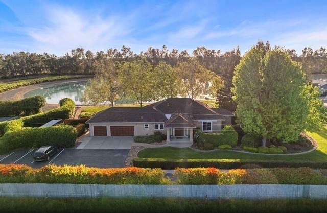 Discover the Lakeview Villa Escape