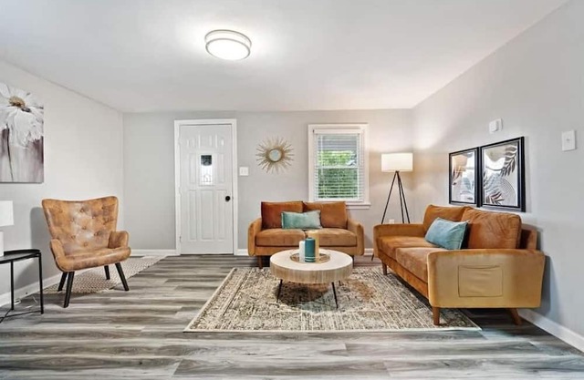 Luxury 4-bedroom Family House in West Mifflin