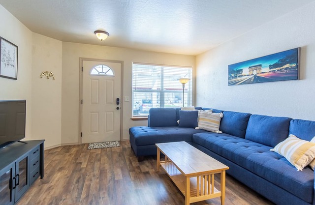 Charming 2BR Townhouse Retreat, Modern & Cozy w/a Patio!