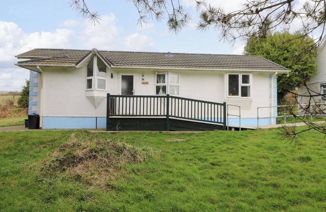 NANNY JILL'S CABIN, pet friendly, with a garden in Crymych