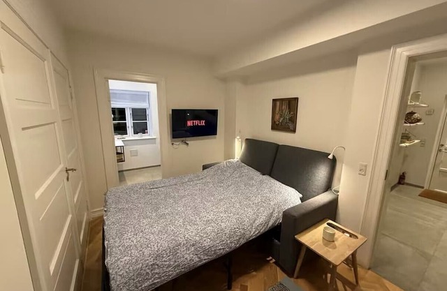New & cozy modern suite