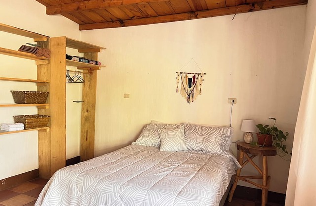 Cute 2Br Apartment with lake views & private garden! Everything you need + more.