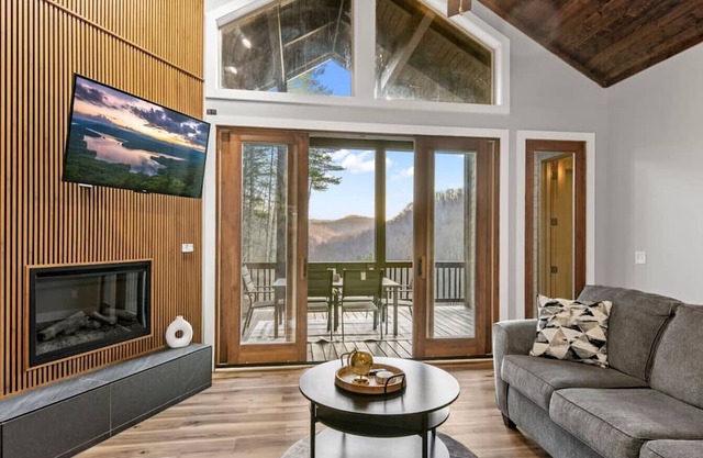 Mountain Hideaway, Grill, and Sunset Views!