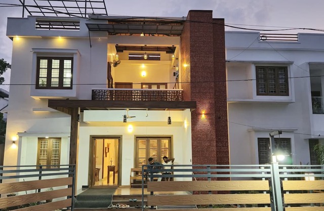 4-bedroom villa in charming Alappuzha with AC, WiFi. Relax and unwind.