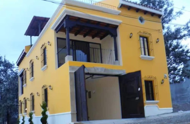 Antigua Gardens nSpacious 4-bedroom house in enchanting Alotenango with WiFi