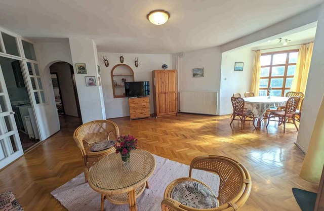 Holiday home with large rooms in the neighbourhood of the quiet nature