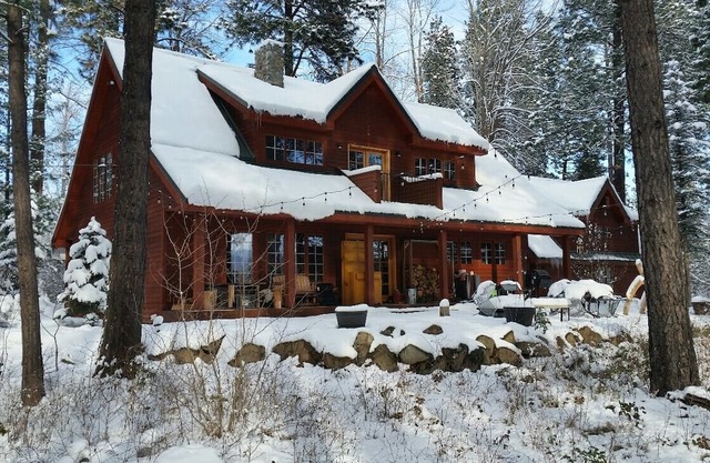Riverside 2-bedroom cabin in Cle Elum
