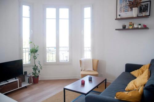 Nice 30m with open view in Clichy