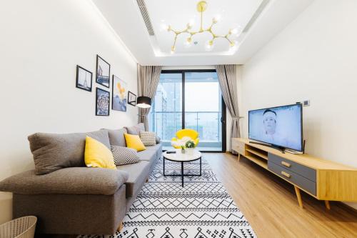 Full furnised serviced apartment at Vinhome Metropolis building