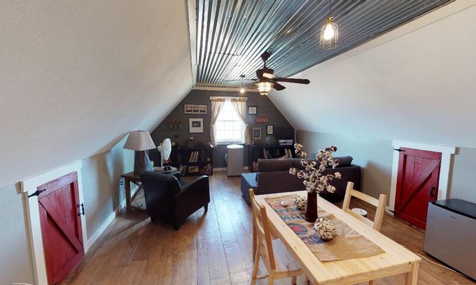 Childress House | Redlands Ranch Guest Cottage