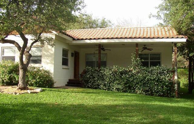 Edgewater Beach House | The Lone Star Retreat @ Lake Travis