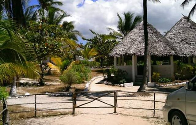 Bwejuu Beach Bed & Breakfast | Kilimani kwetu bungalows