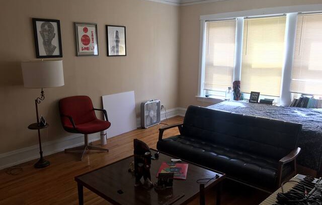 Irving Park Apartment | Sunny Studio in Avondale -Chicago