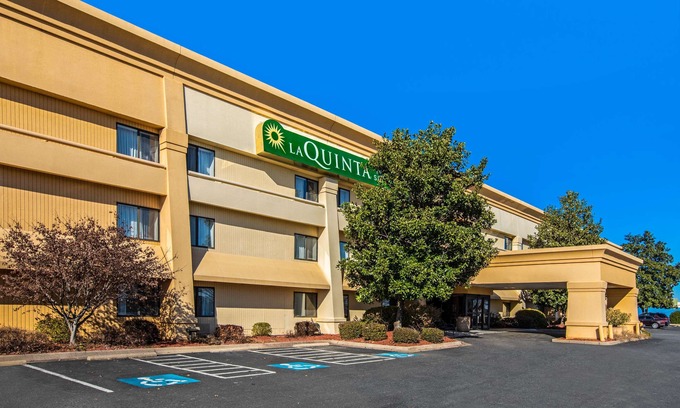 North Little Rock Hotel | La Quinta by Wyndham N Little Rock - McCain Mall