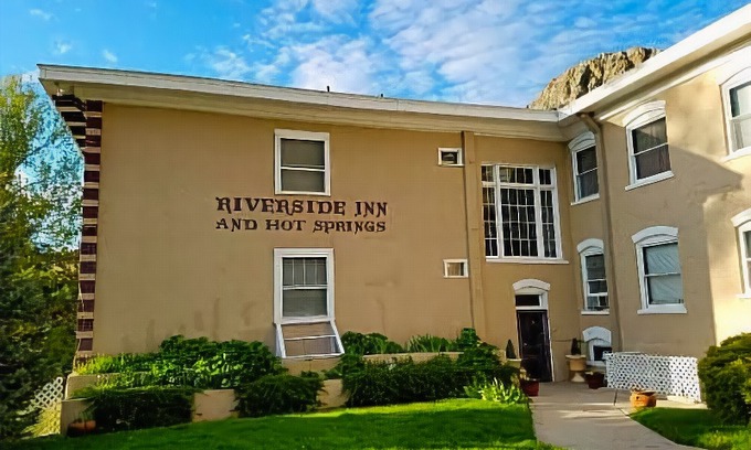 Lava Hot Springs Hotel | Riverside Hot Springs Inn & Spa - Adults Only