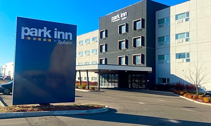Leduc Hotel | Park Inn by Radisson, Leduc, AB