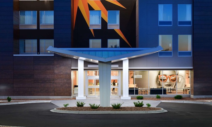 Lake Delton Hotel | La Quinta Inn & Suites by Wyndham Wisconsin Dells
