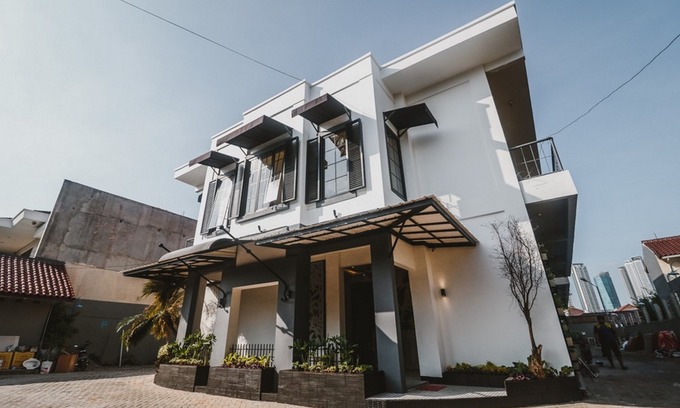 Kemanggisan Hotel | RedDoorz Plus Near Mall Slipi Jaya