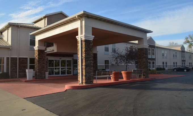 Junction City Hotel | Comfort Inn & Suites Junction City - near Fort Riley