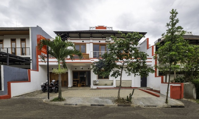 Bandung Hotel | OYO 2728 Sinulingga Residence