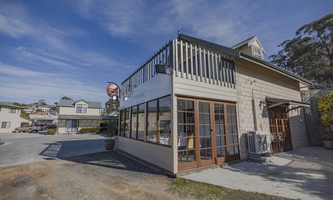 St Helens Hotel | Queechy Motel