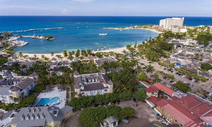 Ocho Rios Hotel | Sandcastles Beach Resort