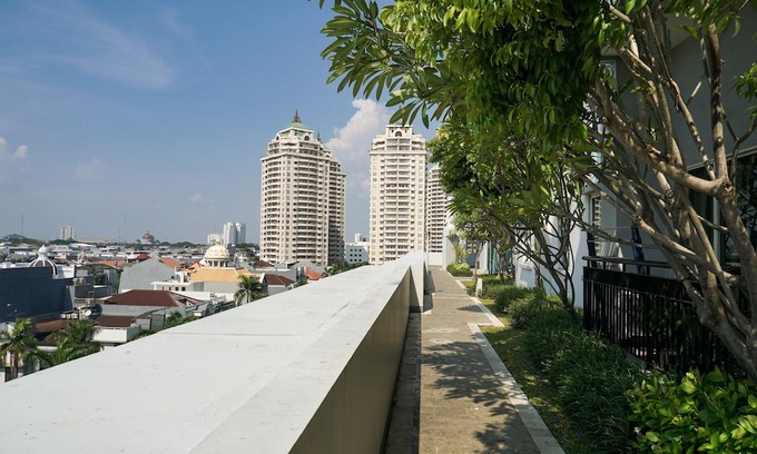 Kelapa Gading Barat Hotel | Spacious 3Br Moi Apartment Kelapa Gading