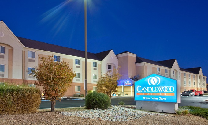 Northeast Heights Hotel | Sonesta Simply Suites Albuquerque