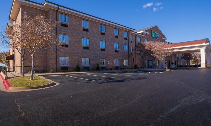 Edmond Hotel | Holiday Inn Express Hotel & Suites Edmond, an Ihg Hotel