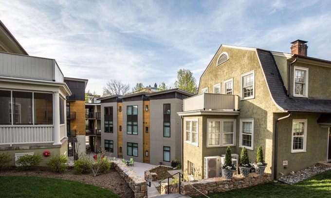 Jefferson Park Avenue Hotel | Oakhurst Inn