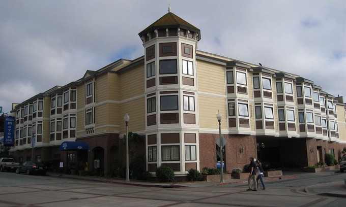 Rockaway Beach Hotel | Inn at Rockaway