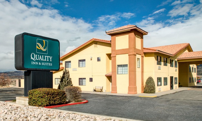 Grants Hotel | Quality Inn & Suites Grants