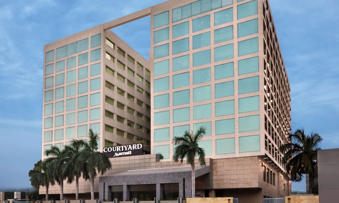 Teynampet Hotel | Courtyard by Marriott Chennai
