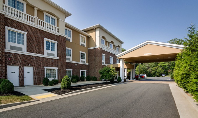 Thornhill Hotel | Comfort Inn & Suites Orange