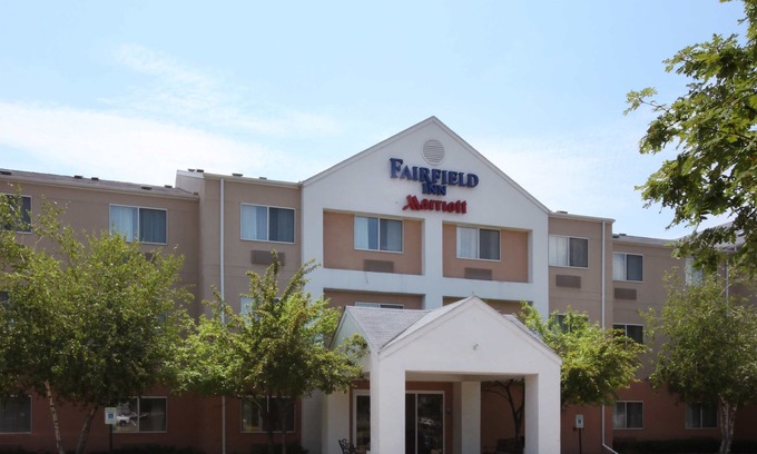 Hudson Hotel | AmericInn by Wyndham Hudson