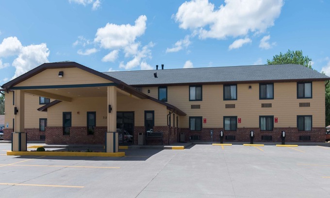 Pierre Hotel | Baymont by Wyndham Pierre