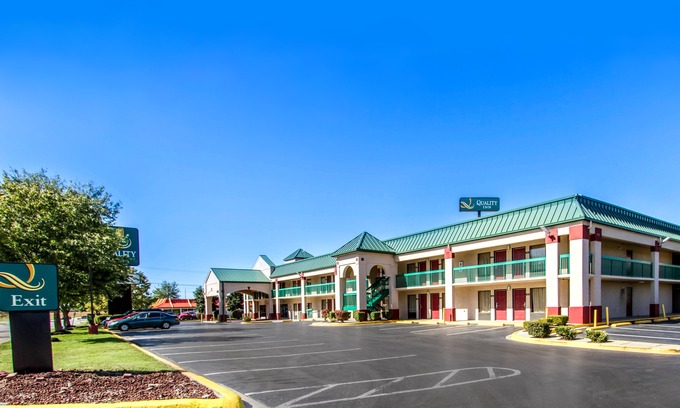 Oak Grove Hotel | Quality Inn Fort Campbell